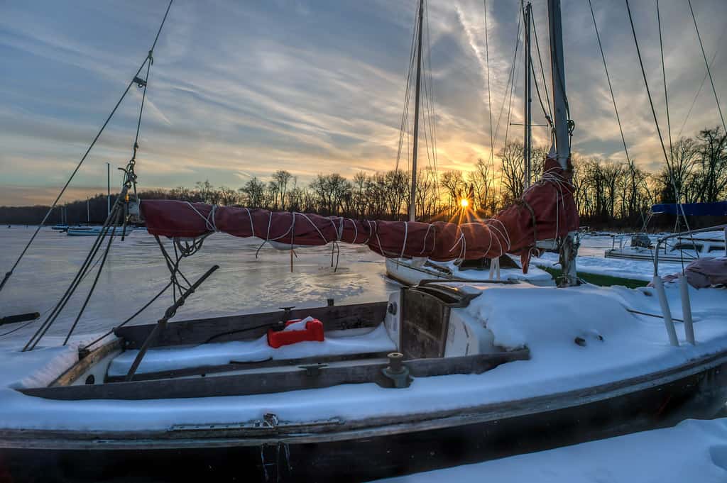 Slik tar du vare på båten din om vinteren