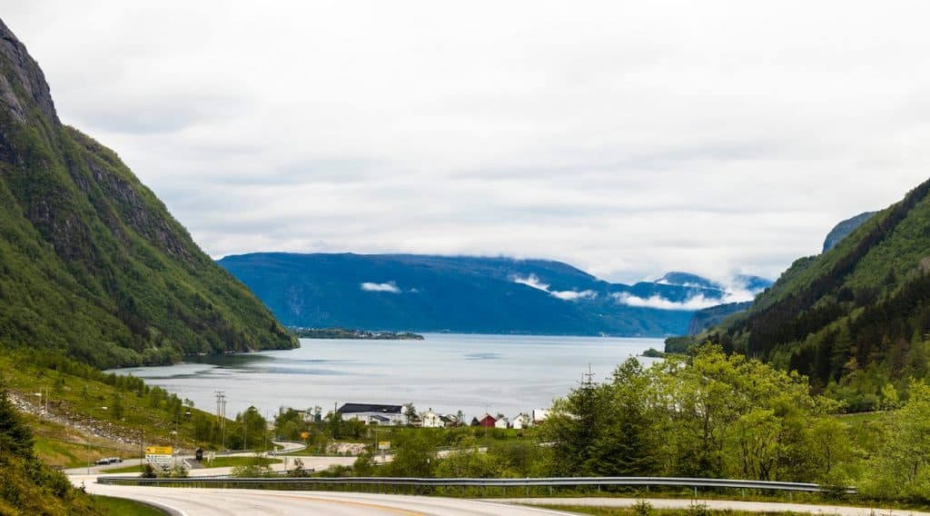 Roadtrip: Utforsk Norges vakre veier med bilen som ditt kompass