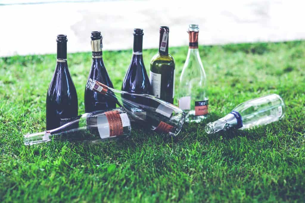 Fem ideer til bruk av tomme vinflasker
