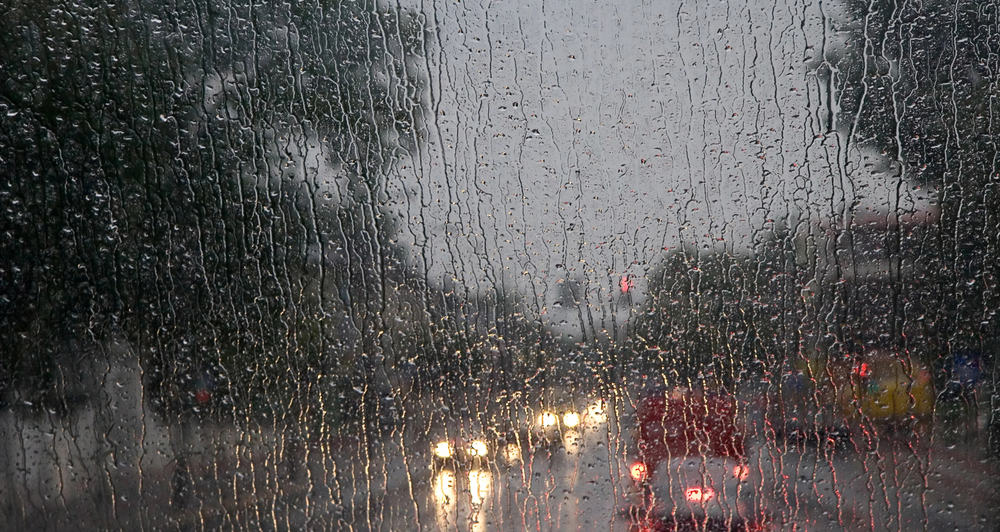 Slik beskytter du lasten når du kjører med tilhenger i regnvær: Uunnværlige fordeler med tilhenger presenning